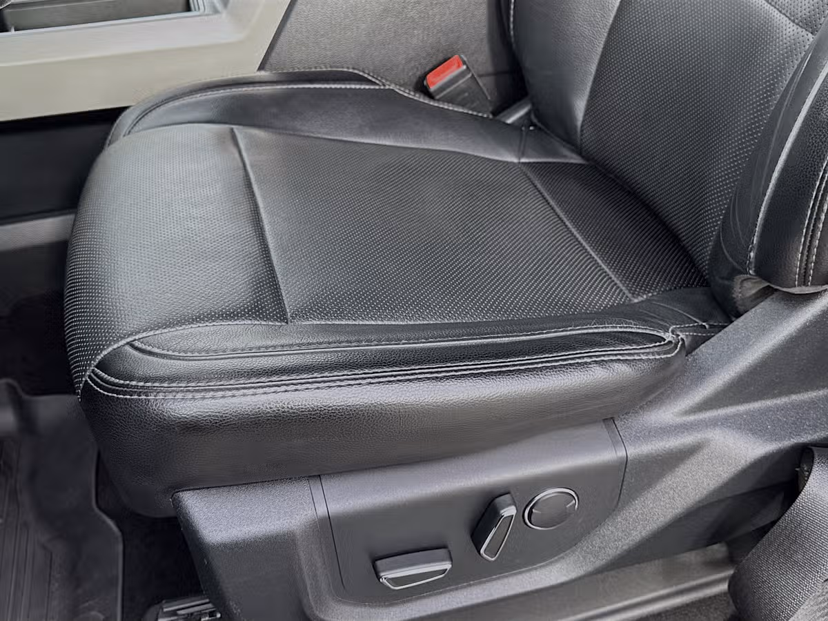 2017 Ford F-350 Super Duty Lariat Crew Cab Image 22