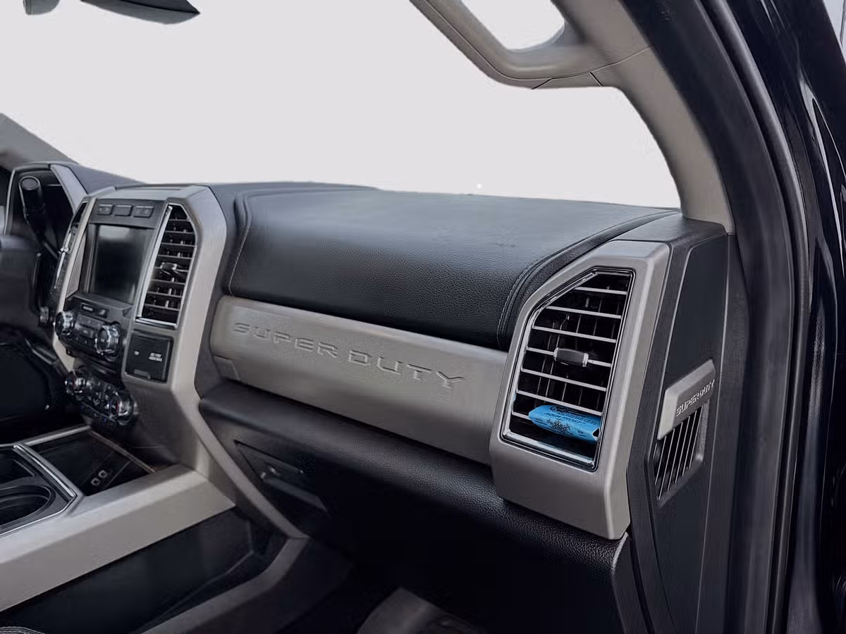 2017 Ford F-350 Super Duty Lariat Crew Cab Image 31