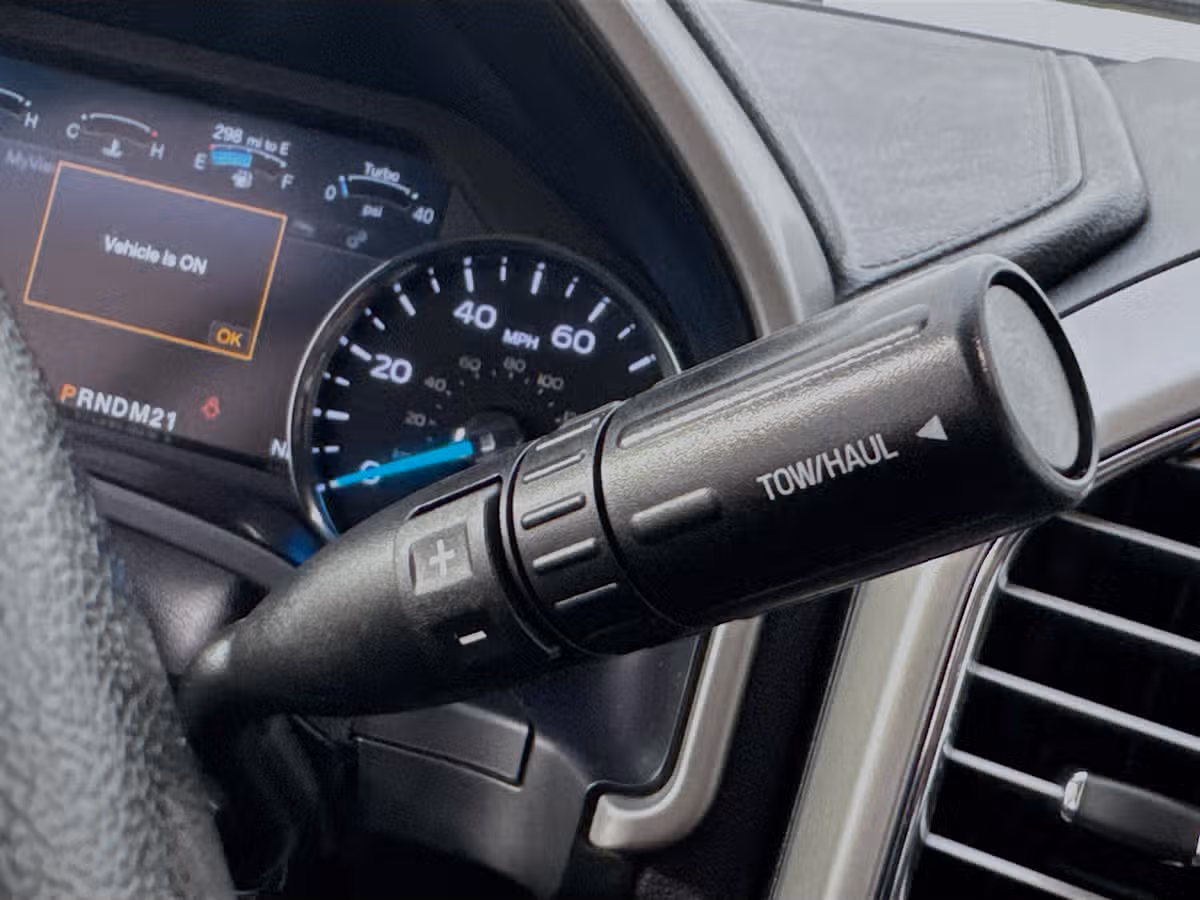 2017 Ford F-350 Super Duty Lariat Crew Cab Image 19