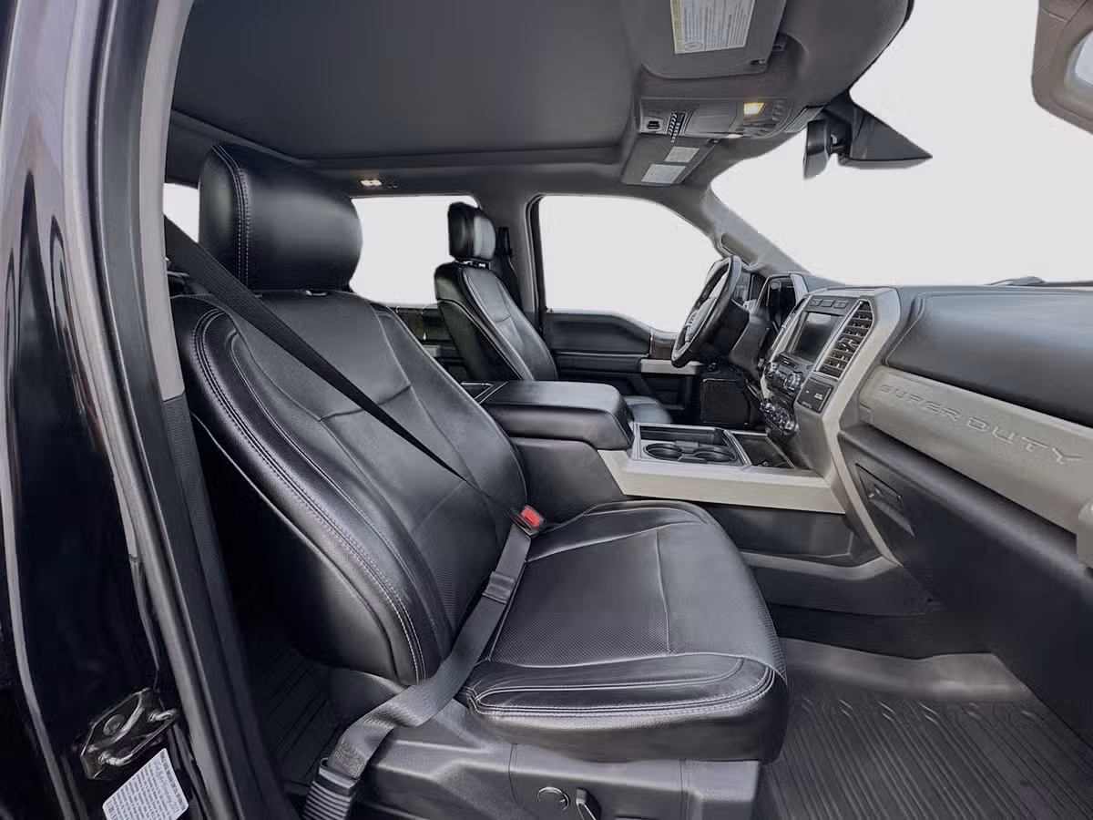 2017 Ford F-350 Super Duty Lariat Crew Cab Image 30