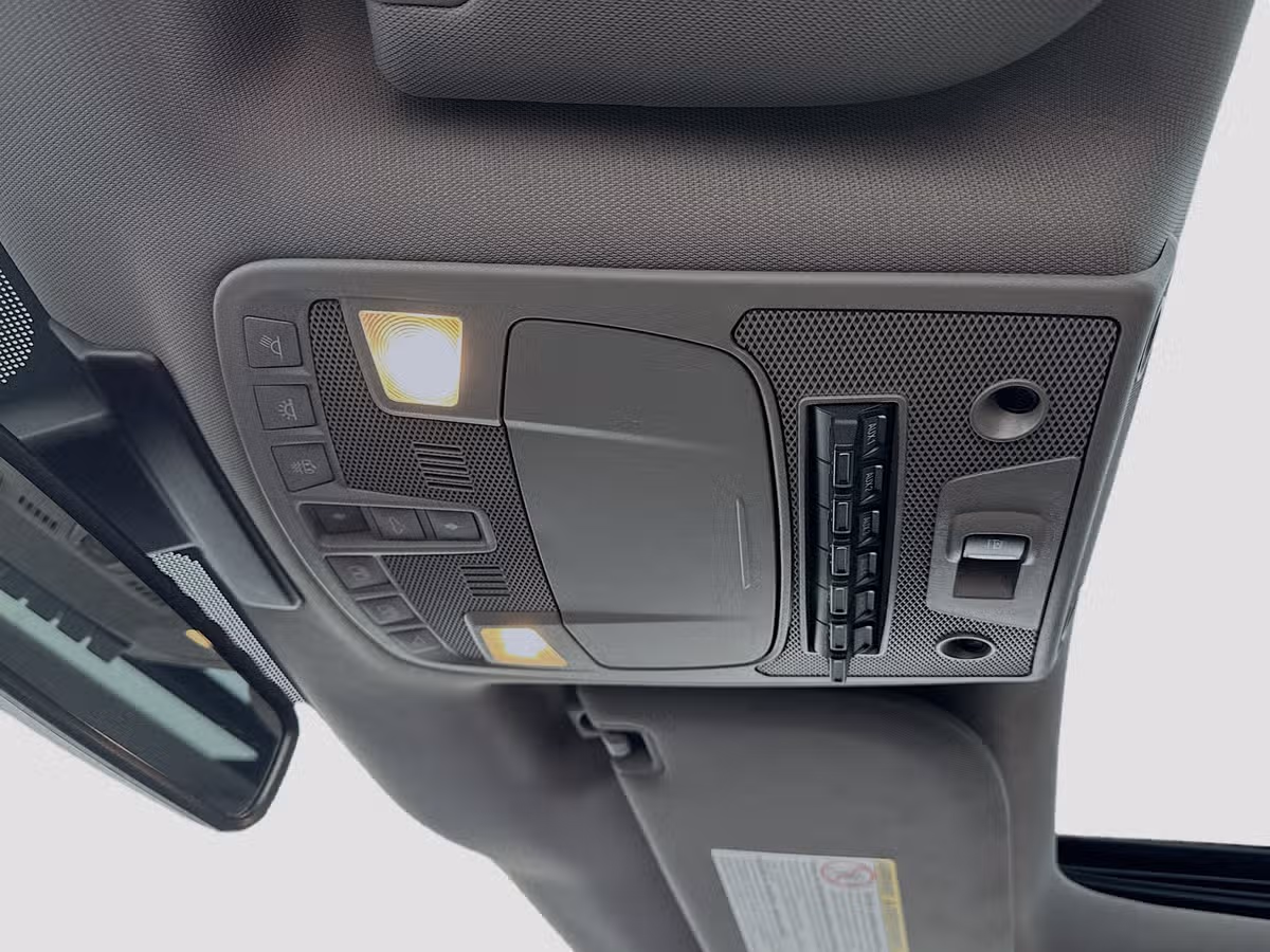 2017 Ford F-350 Super Duty Lariat Crew Cab Image 35