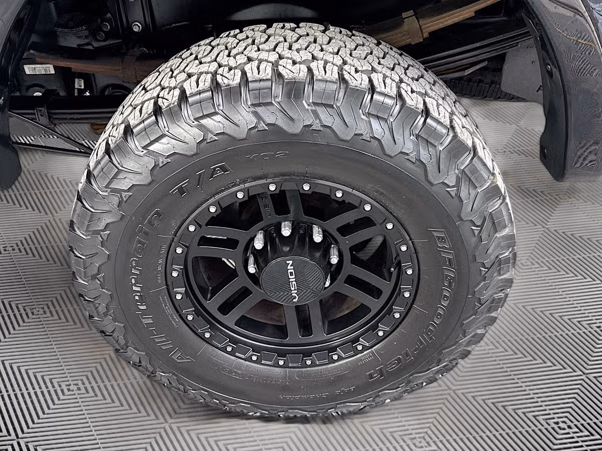 2017 Ford F-350 Super Duty Lariat Crew Cab Image 33