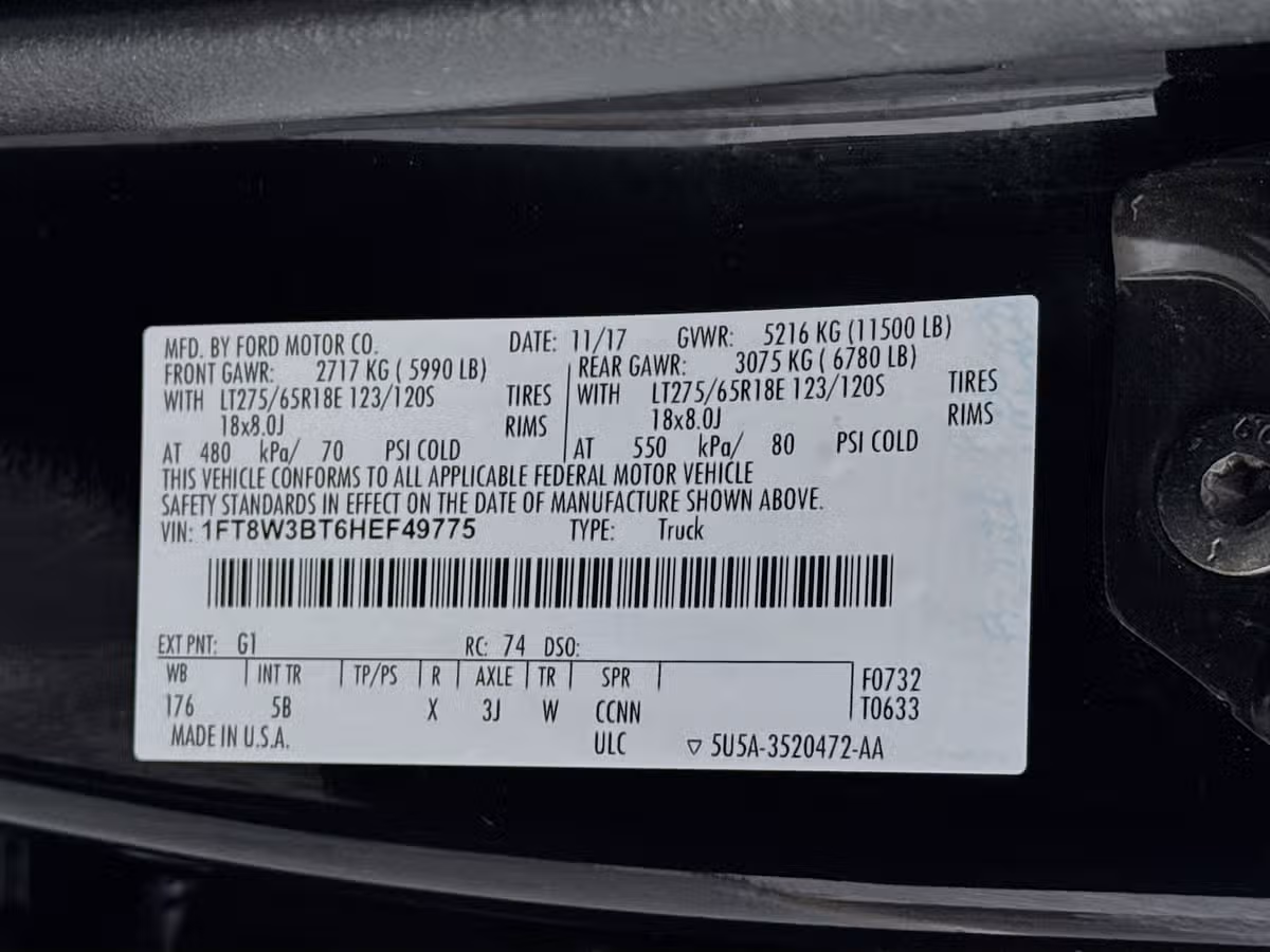 2017 Ford F-350 Super Duty Lariat Crew Cab Image 34