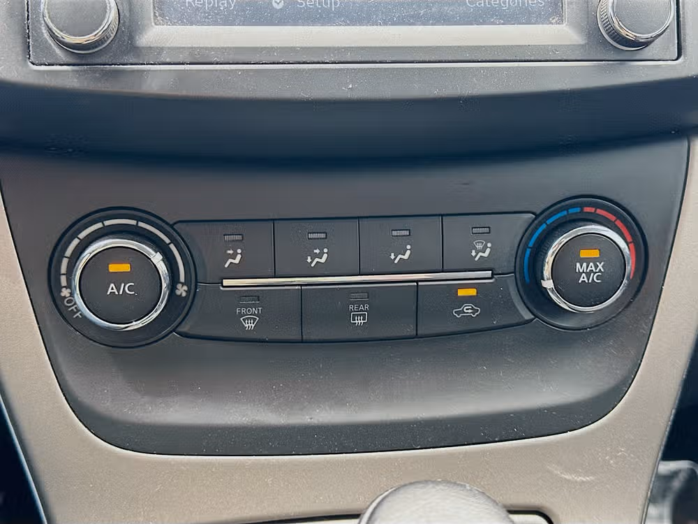 2015 Nissan Sentra SV Image 18