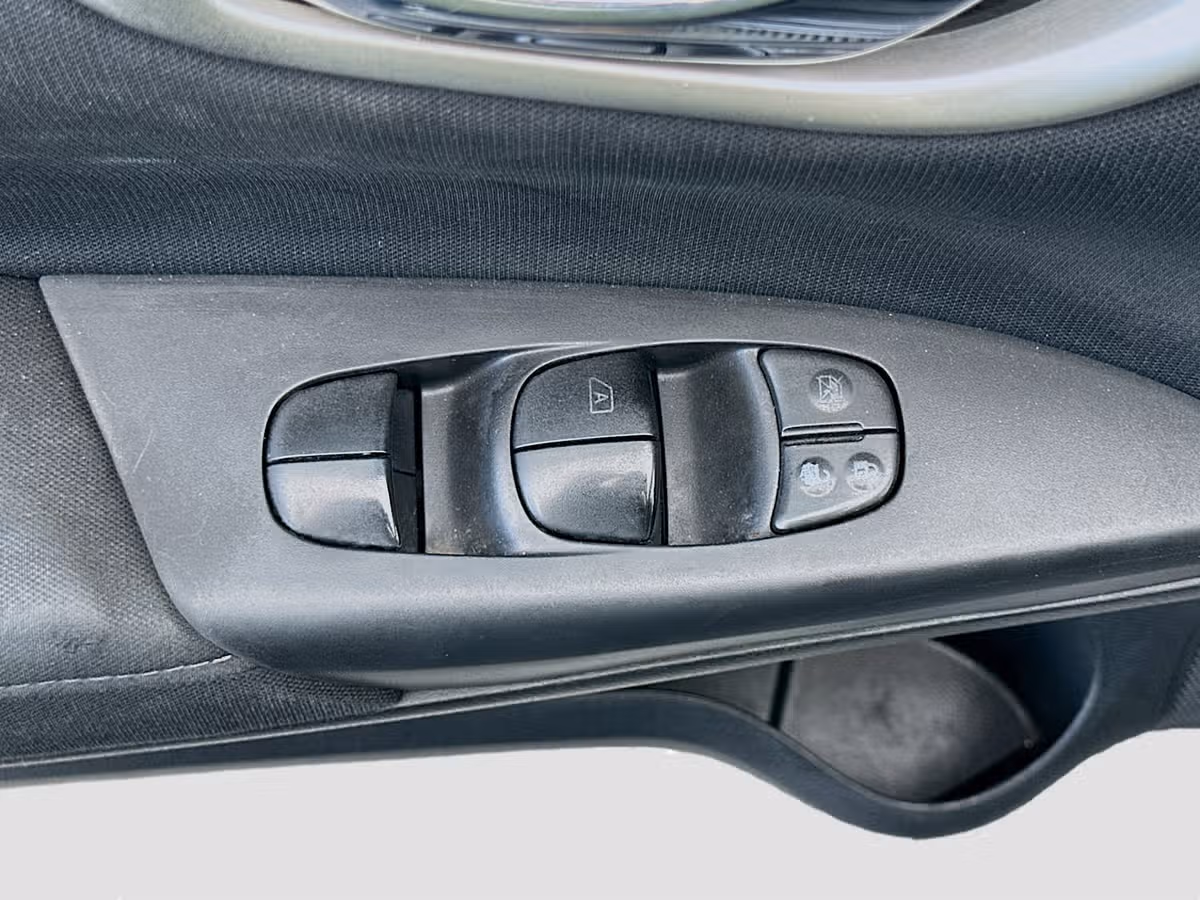 2015 Nissan Sentra SV Image 20