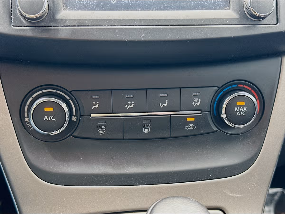 2015 Nissan Sentra SV Image 18