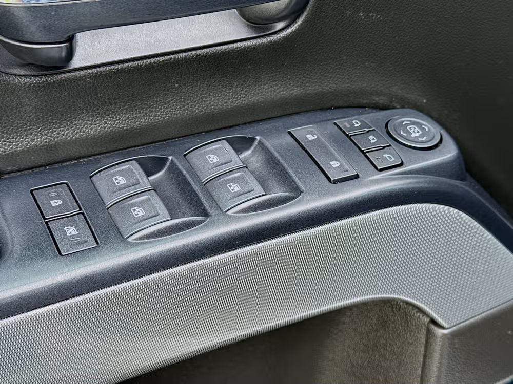2018 Chevrolet Silverado 1500 LTZ Z71 Crew Cab Image 20