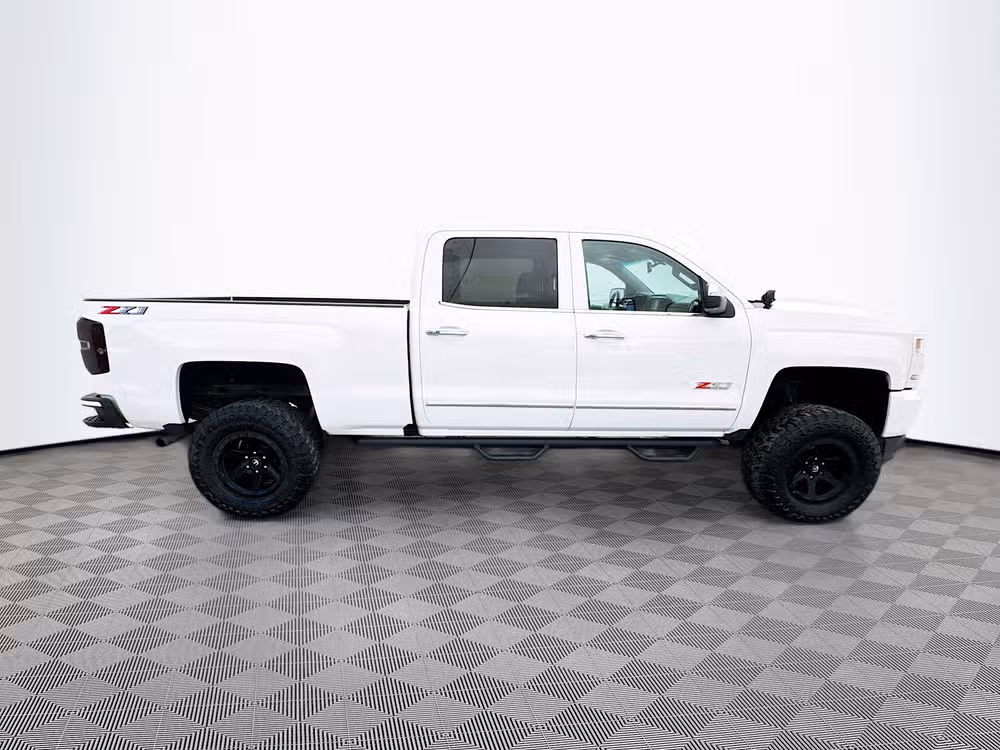 2018 Chevrolet Silverado 1500 LTZ Z71 Crew Cab Image 8