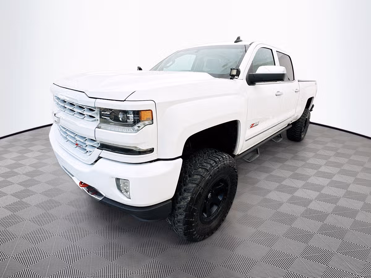 2018 Chevrolet Silverado 1500 LTZ Z71 Crew Cab Image 3