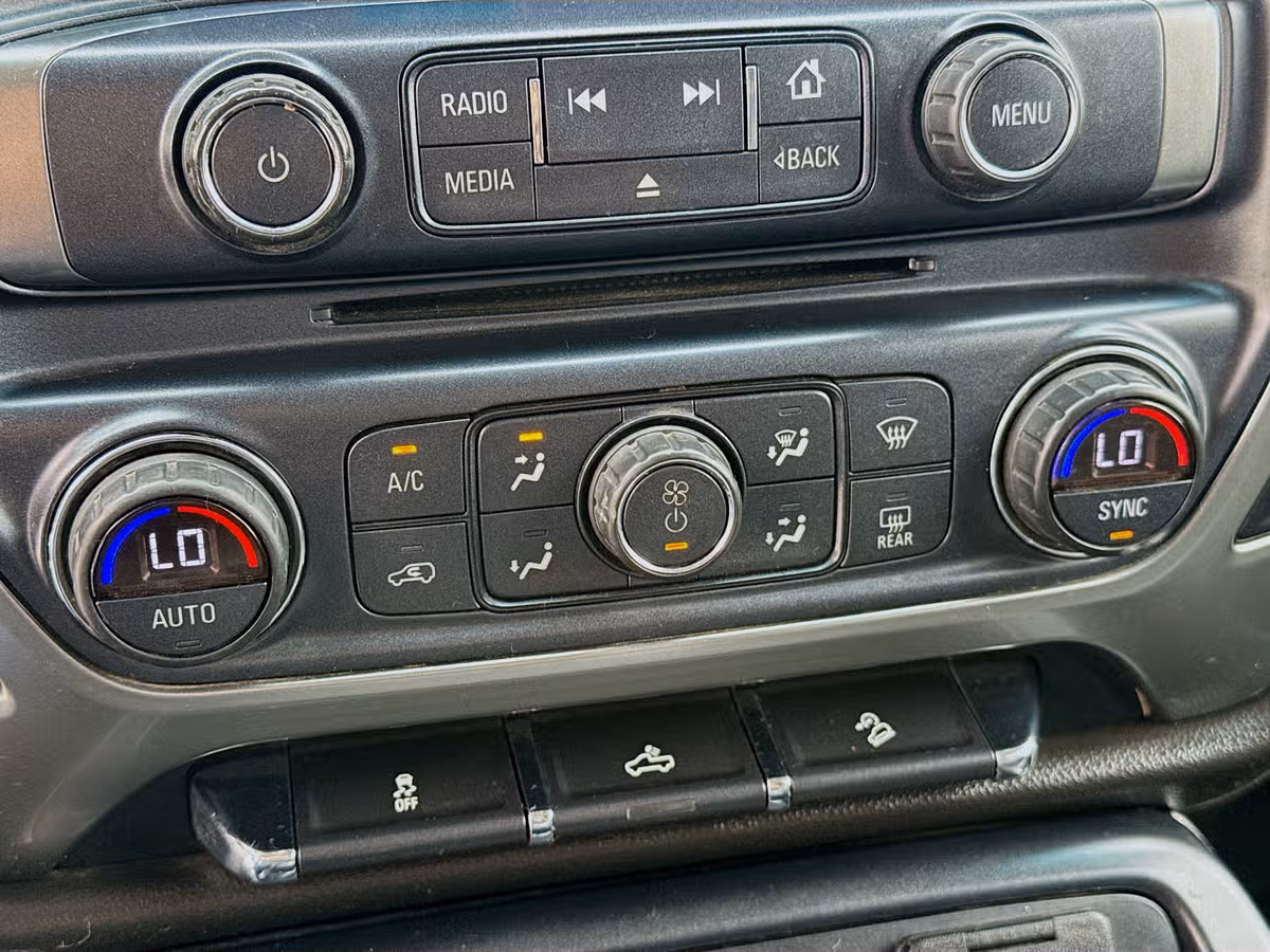 2018 Chevrolet Silverado 1500 LTZ Z71 Crew Cab Image 18