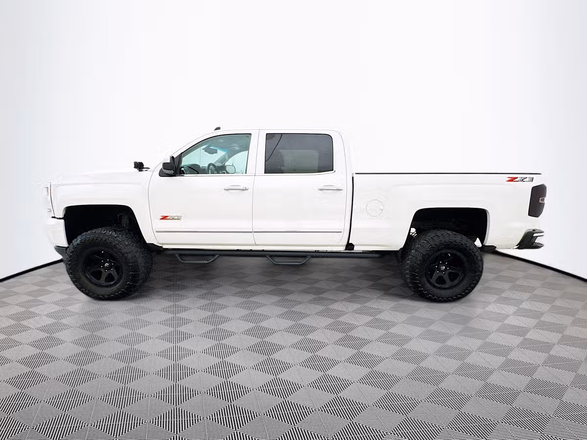 2018 Chevrolet Silverado 1500 LTZ Z71 Crew Cab Image 4