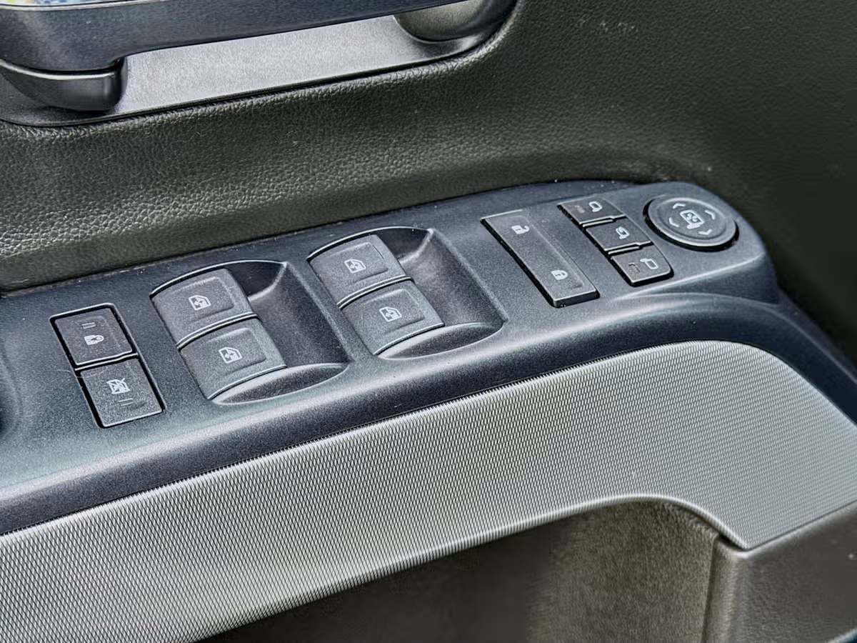 2018 Chevrolet Silverado 1500 LTZ Z71 Crew Cab Image 20