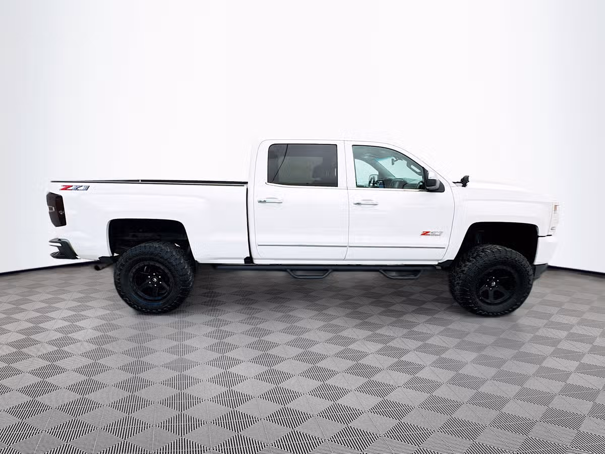 2018 Chevrolet Silverado 1500 LTZ Z71 Crew Cab Image 8