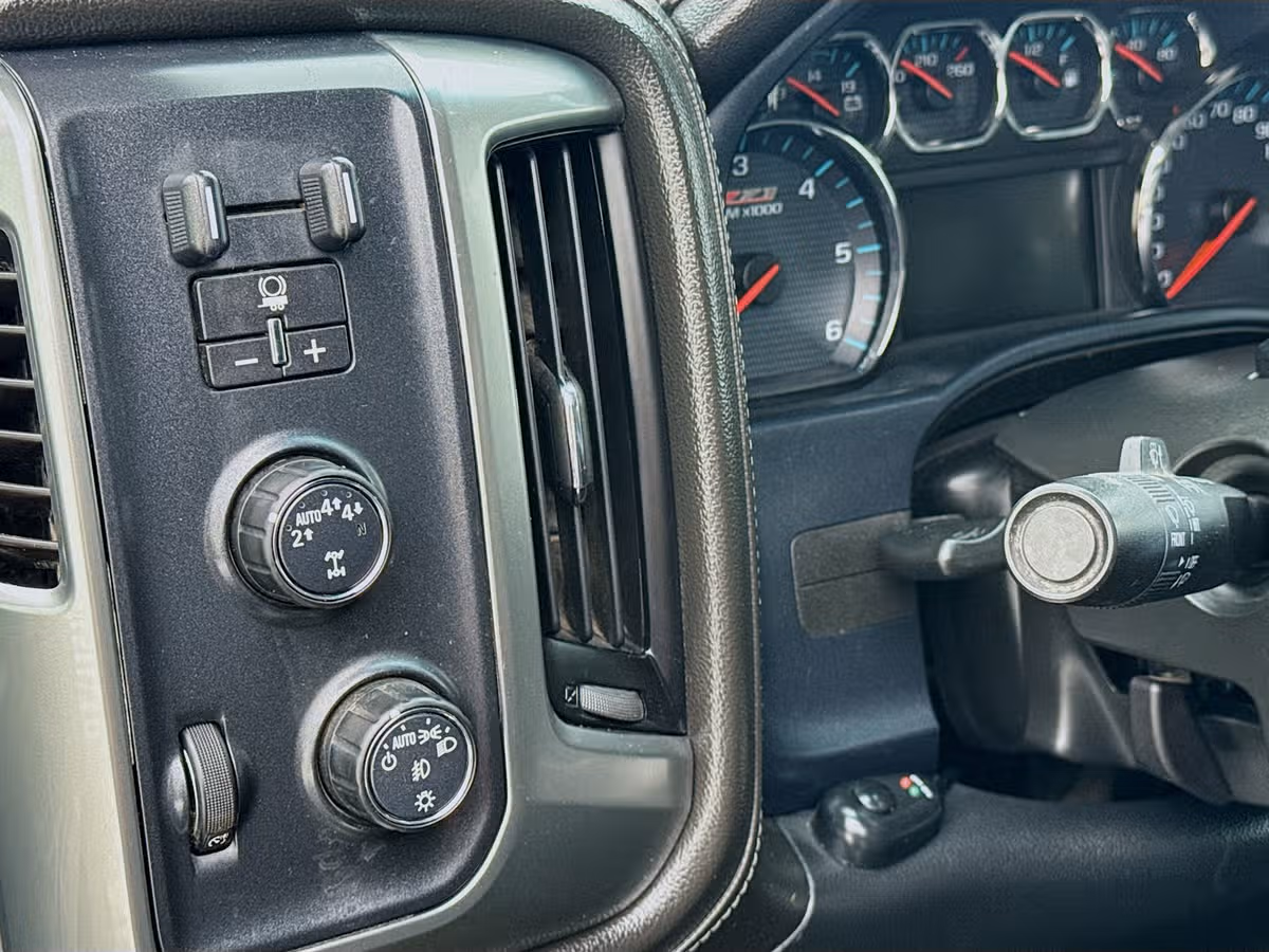 2018 Chevrolet Silverado 1500 LTZ Z71 Crew Cab Image 10