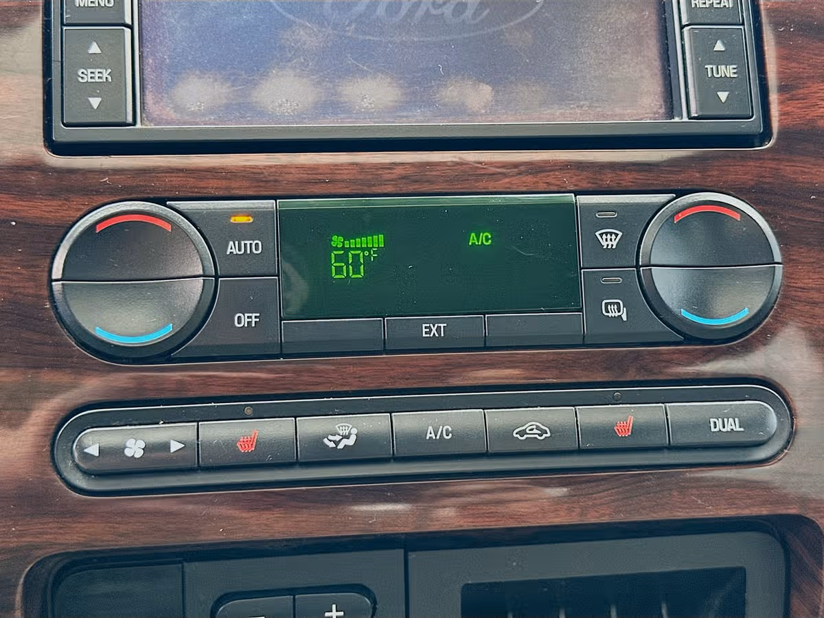 2008 Ford F-350 Super Duty Lariat Crew Cab Diesel 4x4 Image 17