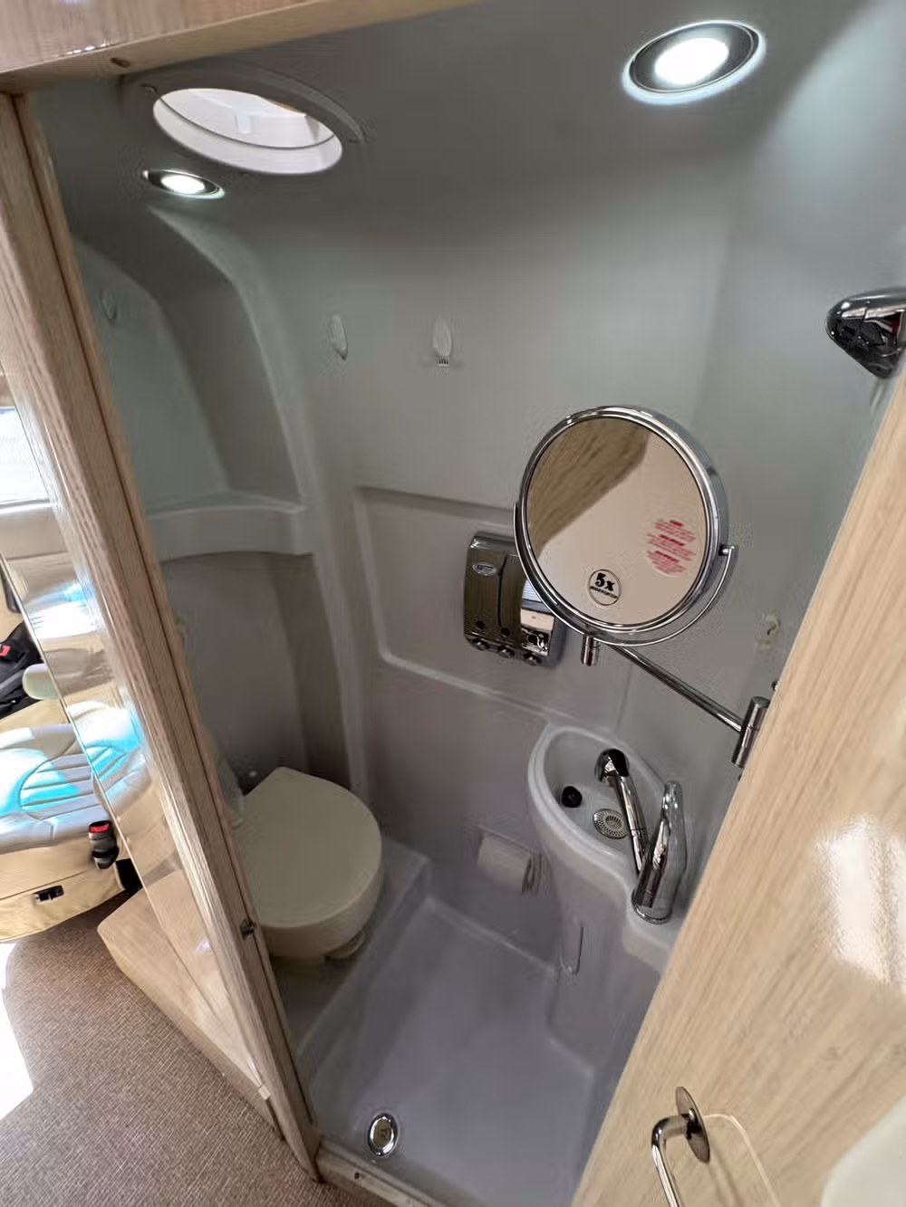 2014 Airstream Interstate Clas B Sprinter Diesel Image 19