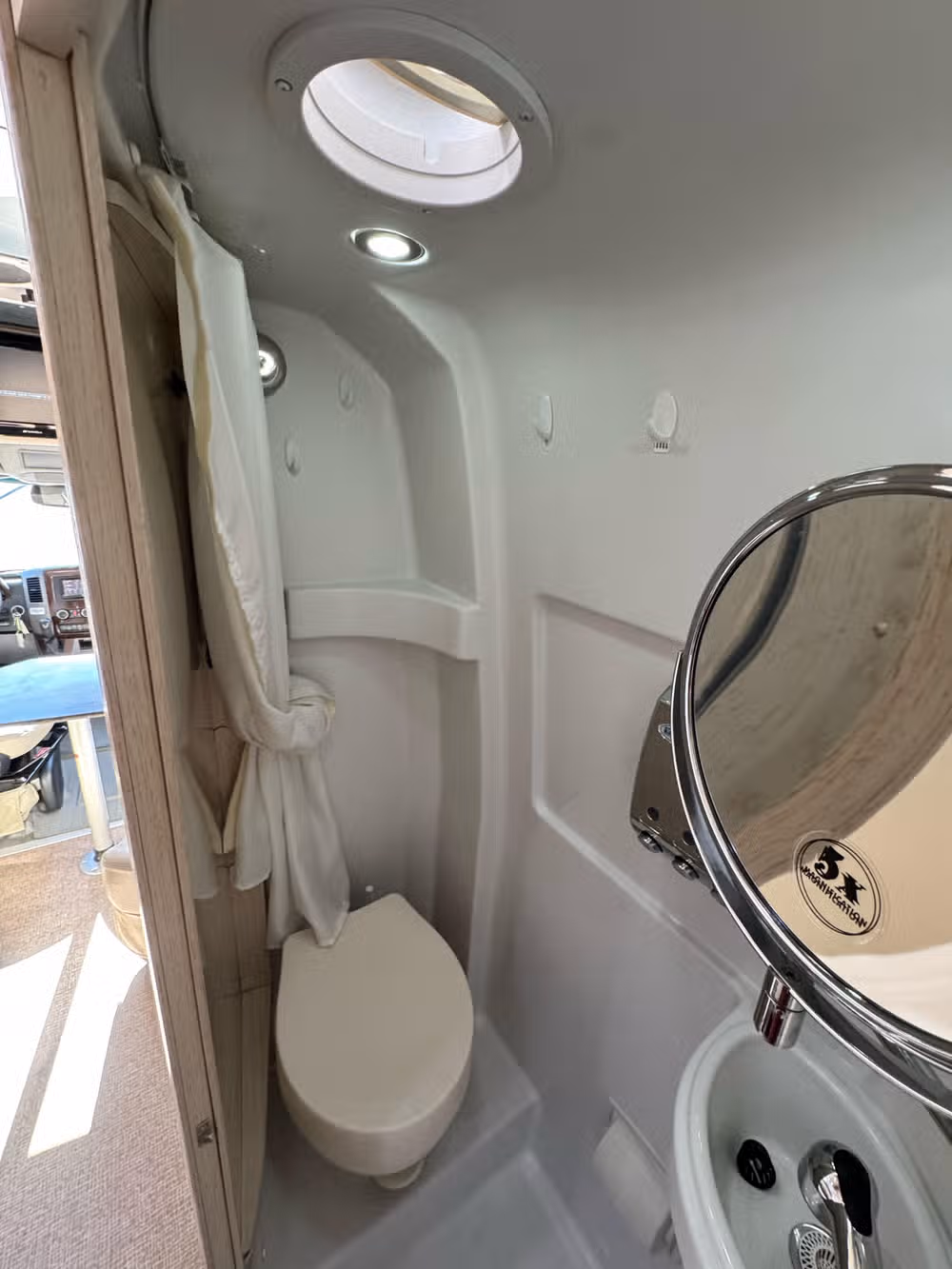 2014 Airstream Interstate Clas B Sprinter Diesel Image 20