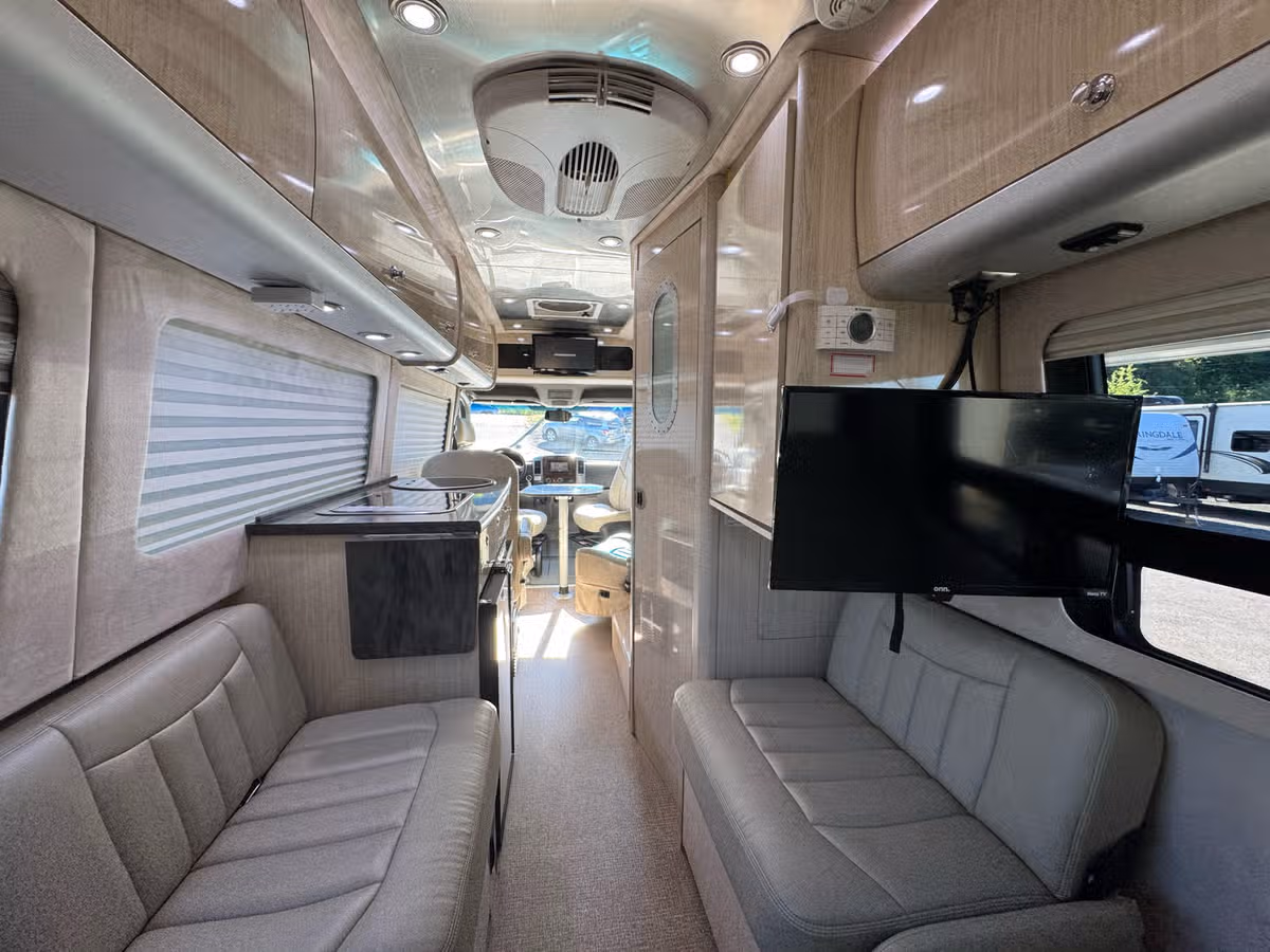 2014 Airstream Interstate Clas B Sprinter Diesel Image 17