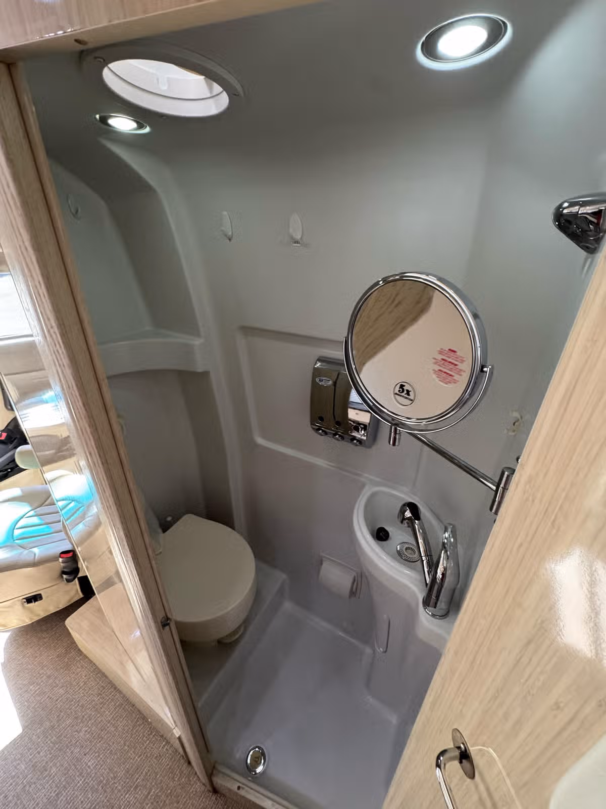2014 Airstream Interstate Clas B Sprinter Diesel Image 19