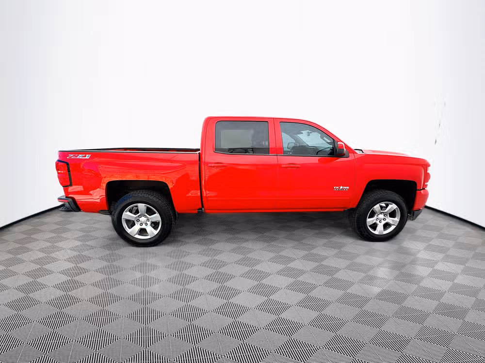 2017 Chevrolet Silverado 1500 LT Z71 Crew Cab Image 8