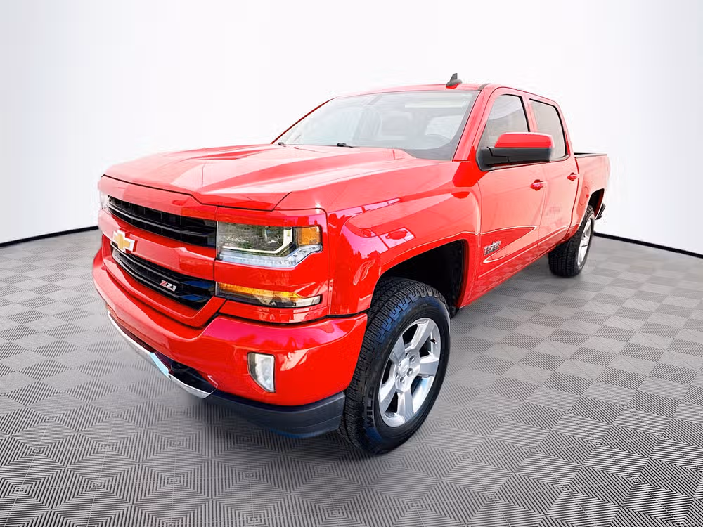 2017 Chevrolet Silverado 1500 LT Z71 Crew Cab Image 3
