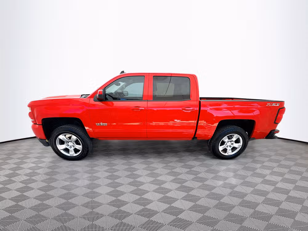2017 Chevrolet Silverado 1500 LT Z71 Crew Cab Image 4