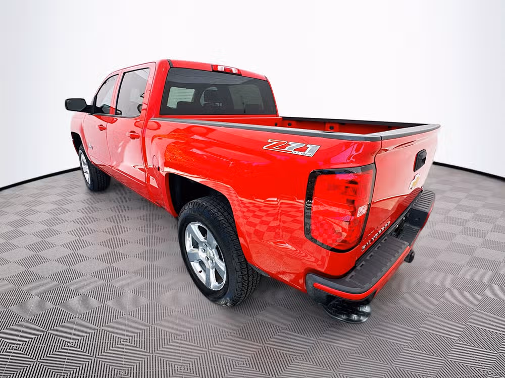 2017 Chevrolet Silverado 1500 LT Z71 Crew Cab Image 5