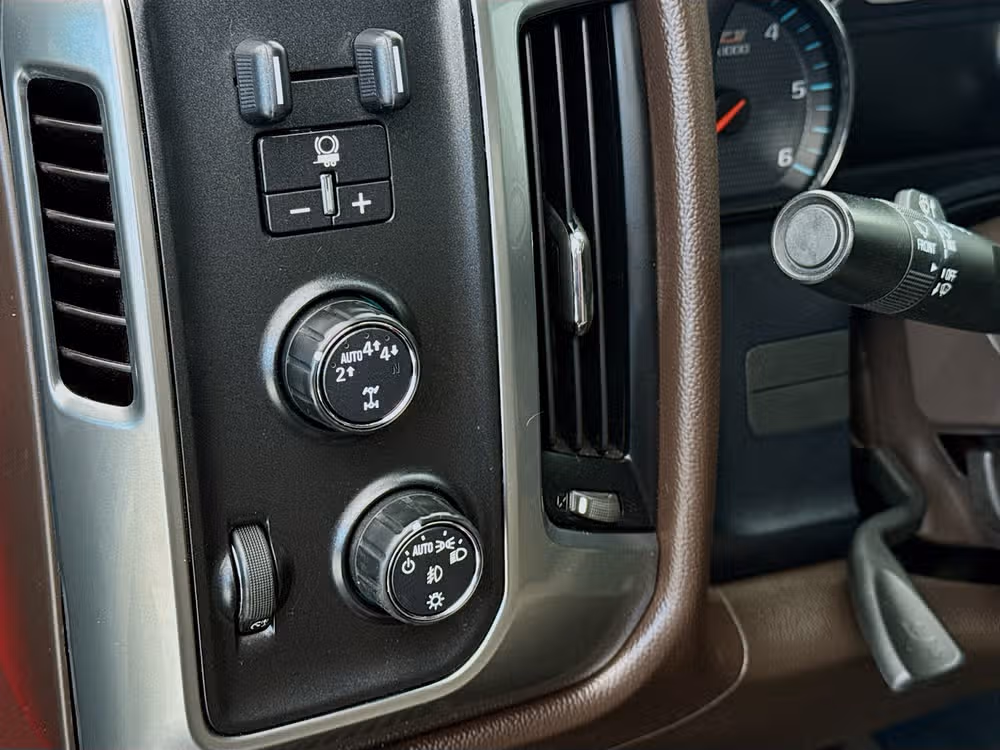 2017 Chevrolet Silverado 1500 LT Z71 Crew Cab Image 10