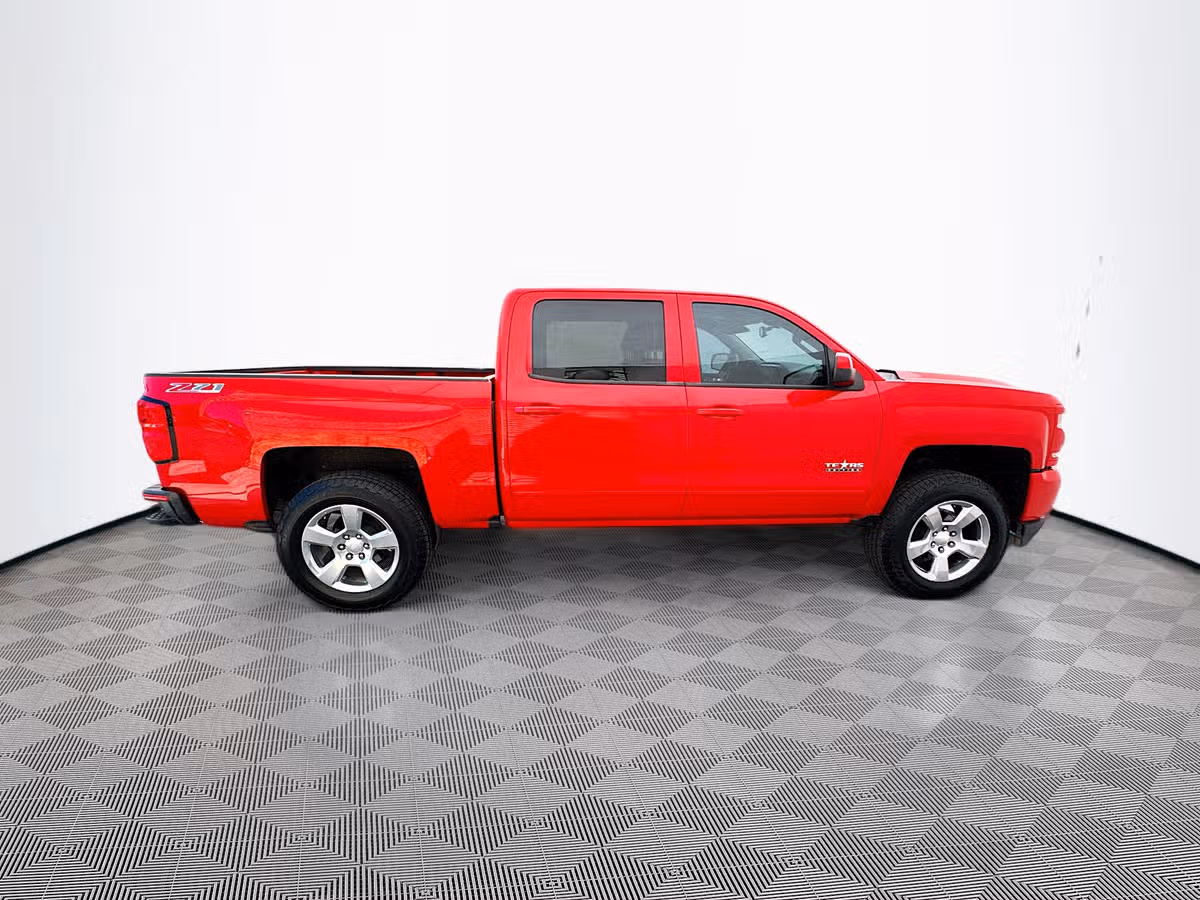 2017 Chevrolet Silverado 1500 LT Z71 Crew Cab Image 8