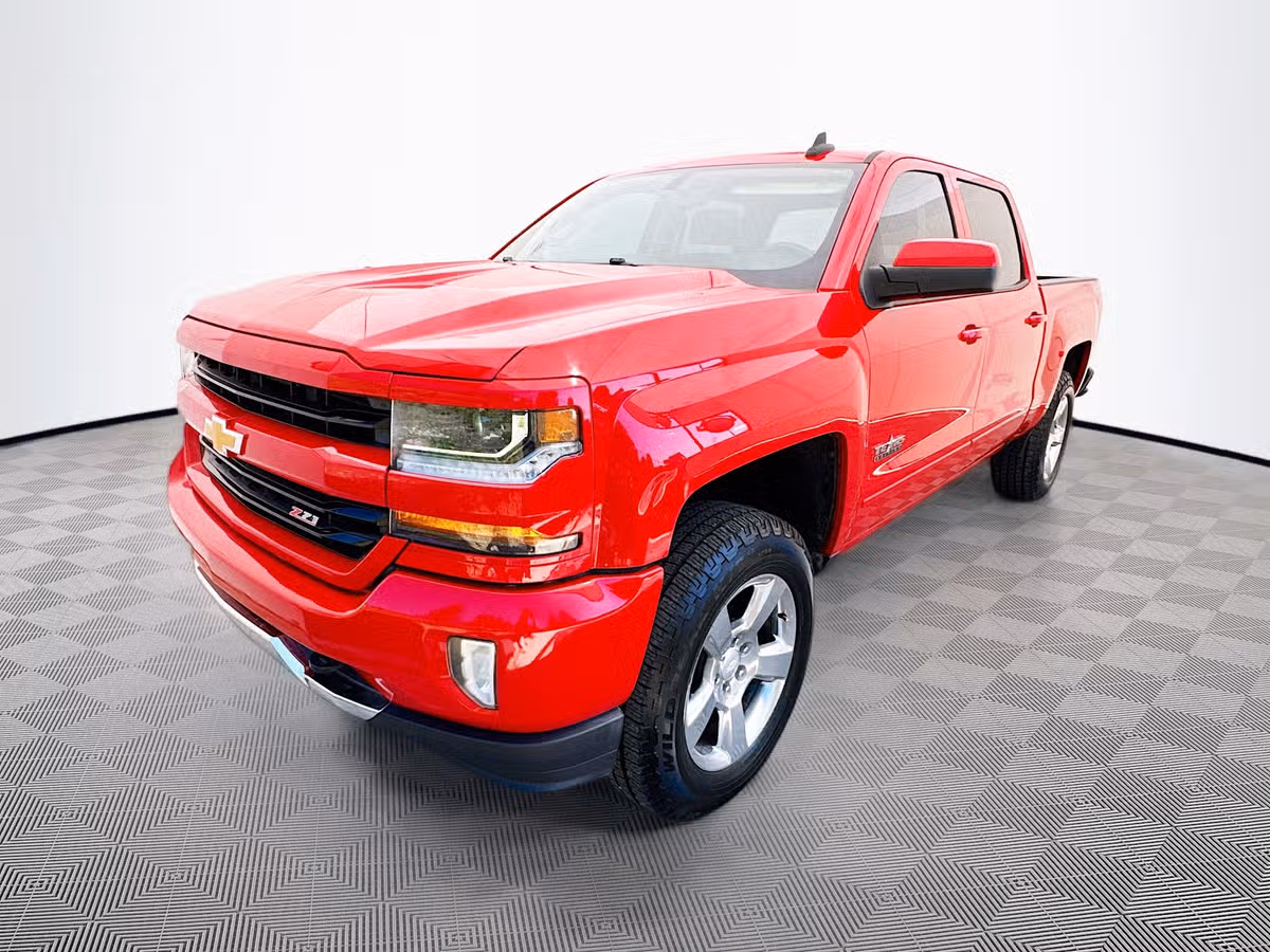 2017 Chevrolet Silverado 1500 LT Z71 Crew Cab Image 3