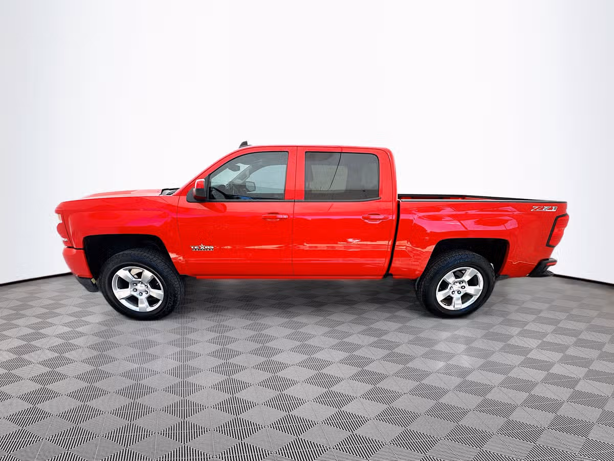 2017 Chevrolet Silverado 1500 LT Z71 Crew Cab Image 4