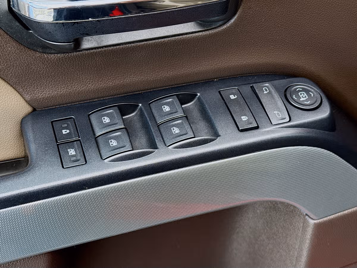 2017 Chevrolet Silverado 1500 LT Z71 Crew Cab Image 20