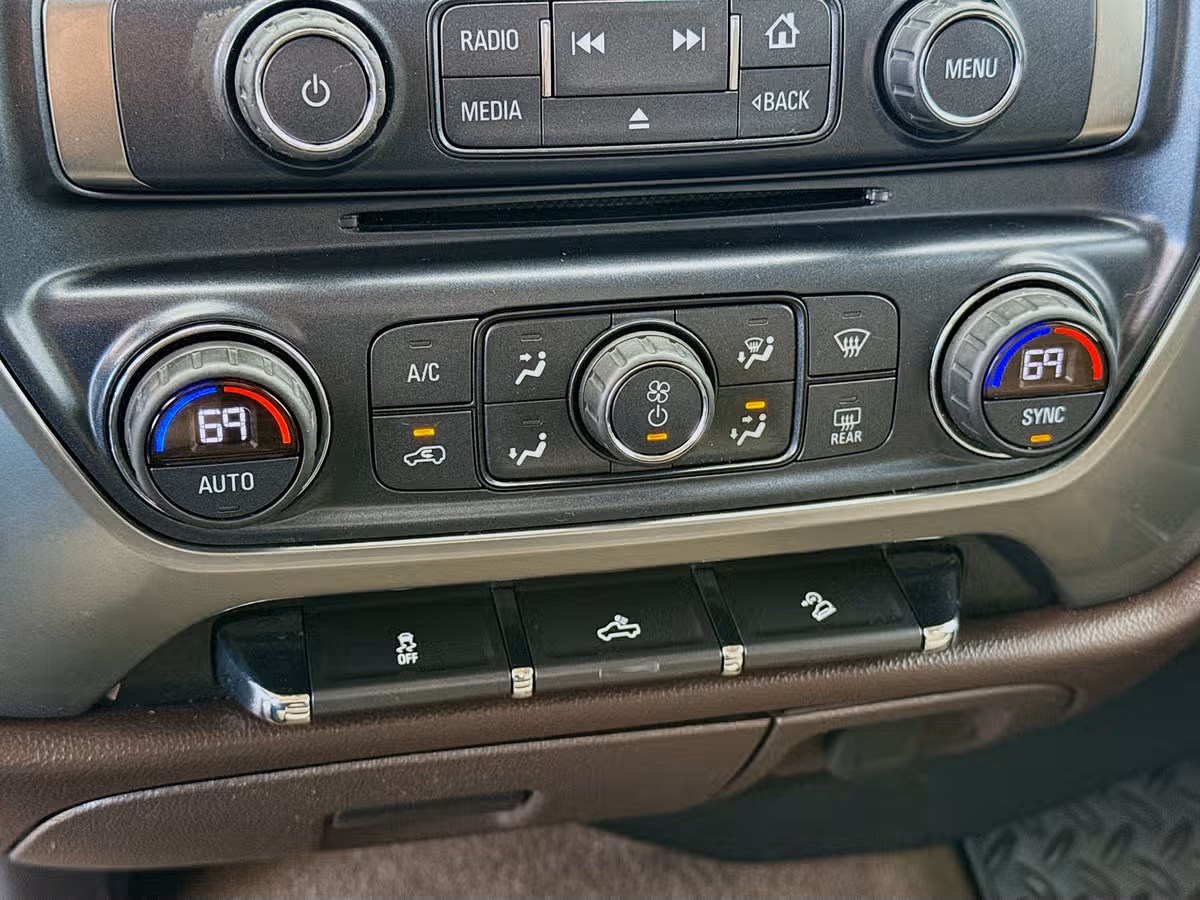 2017 Chevrolet Silverado 1500 LT Z71 Crew Cab Image 18