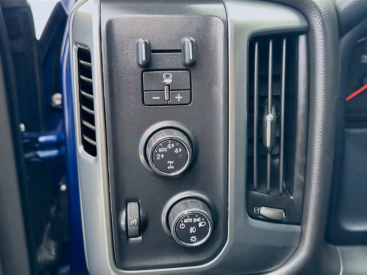 2014 Chevrolet Silverado 1500 Crew Cab 4x4 Image 10