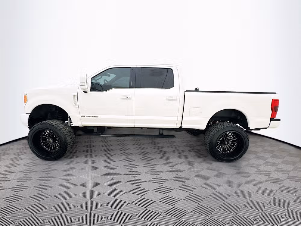 2017 Ford F-350 Super Duty Platinum Crew Cab Lower Image 2