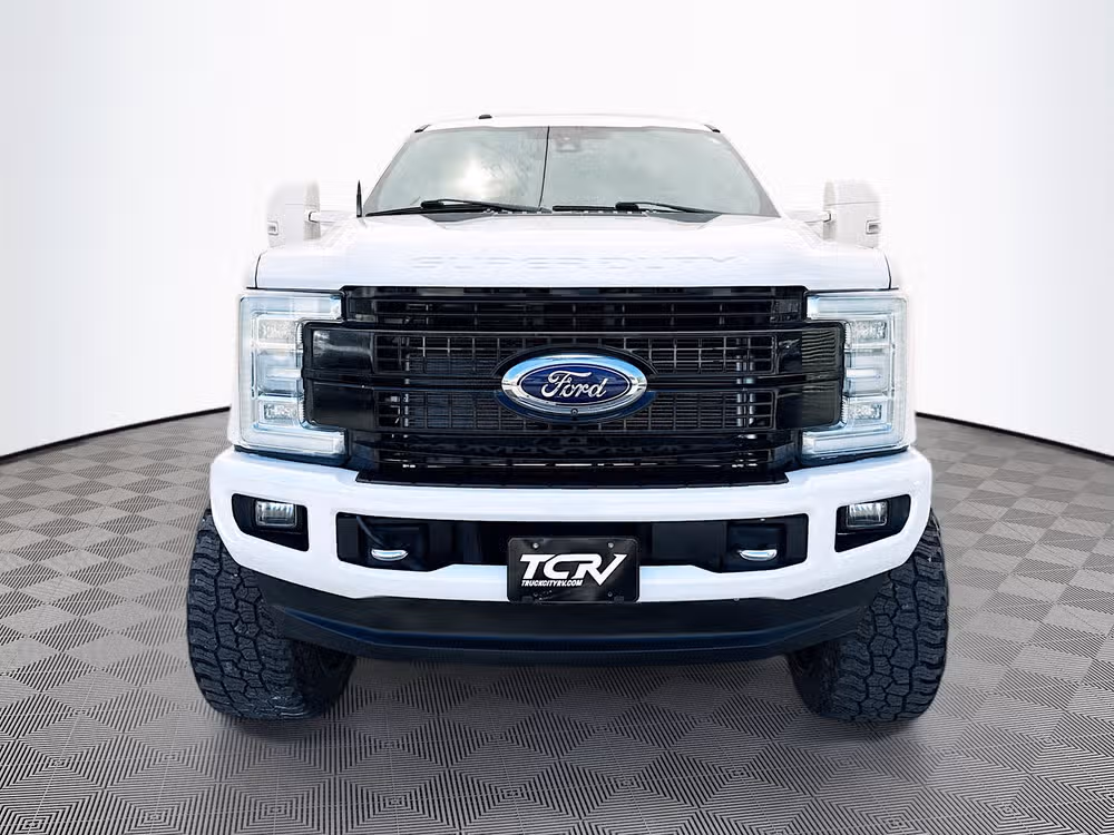 2017 Ford F-350 Super Duty Platinum Crew Cab Image 3