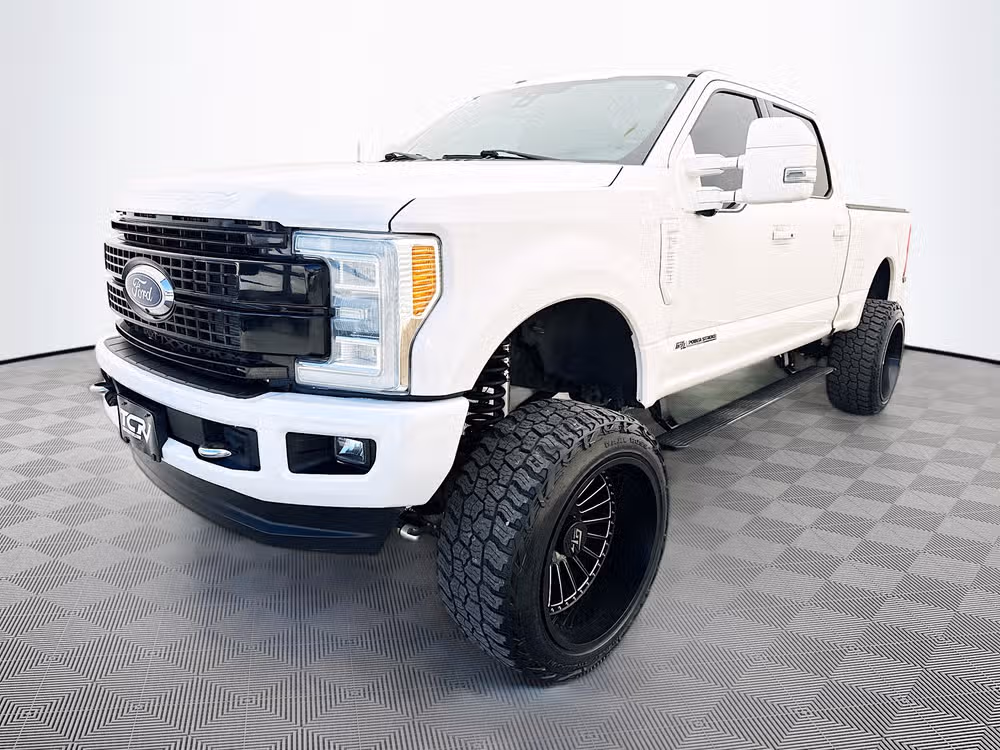 2017 Ford F-350 Super Duty Platinum Crew Cab Image 4