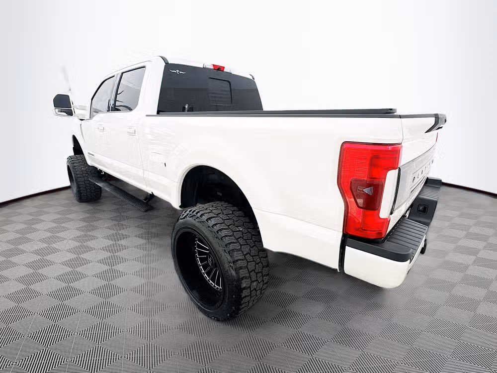 2017 Ford F-350 Super Duty Platinum Crew Cab Image 6