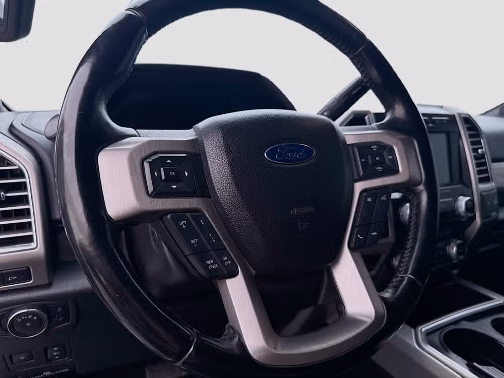 2017 Ford F-350 Super Duty Platinum Crew Cab Image 13