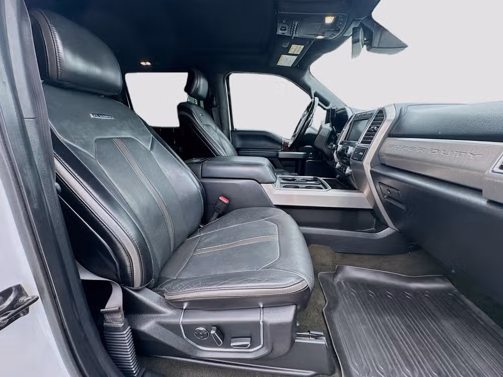 2017 Ford F-350 Super Duty Platinum Crew Cab Image 30