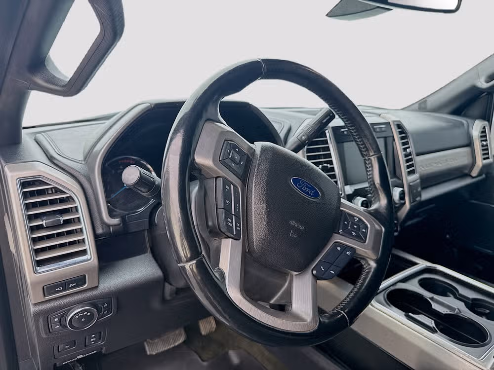 2017 Ford F-350 Super Duty Platinum Crew Cab Image 10