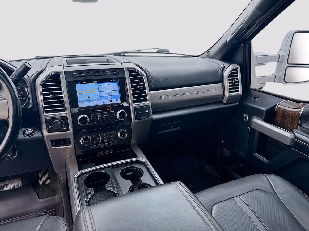 2017 Ford F-350 Super Duty Platinum Crew Cab Image 26