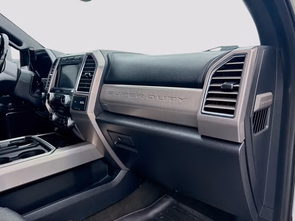 2017 Ford F-350 Super Duty Platinum Crew Cab Image 31