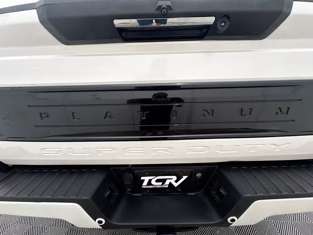 2017 Ford F-350 Super Duty Platinum Crew Cab Image 38