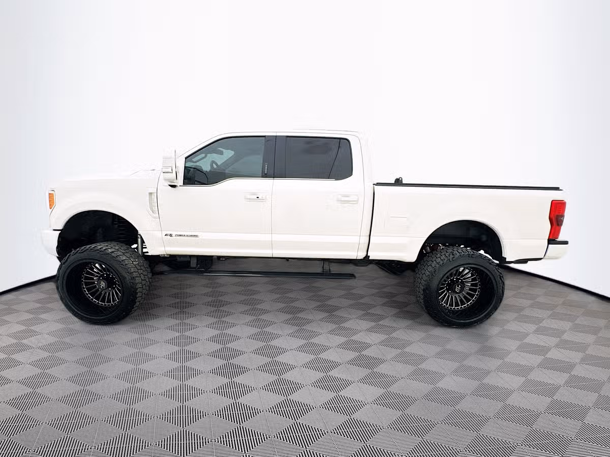 2017 Ford F-350 Super Duty Platinum Crew Cab Image 5