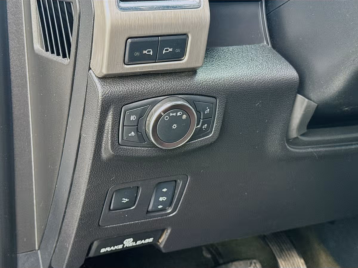 2017 Ford F-350 Super Duty Platinum Crew Cab Image 11