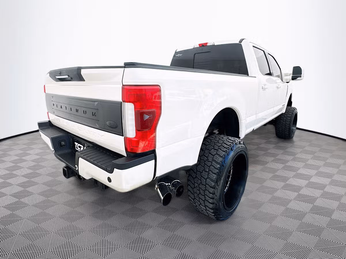 2017 Ford F-350 Super Duty Platinum Crew Cab Image 8
