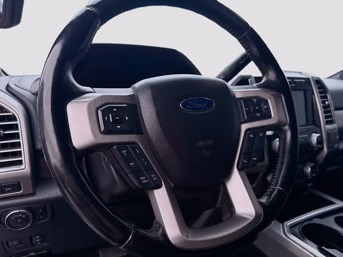 2017 Ford F-350 Super Duty Platinum Crew Cab Image 13