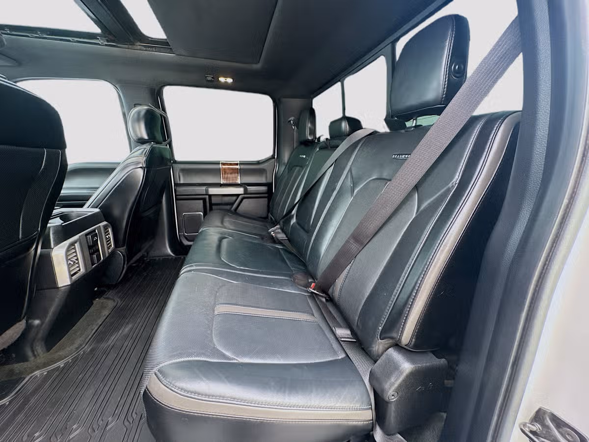 2017 Ford F-350 Super Duty Platinum Crew Cab Image 24