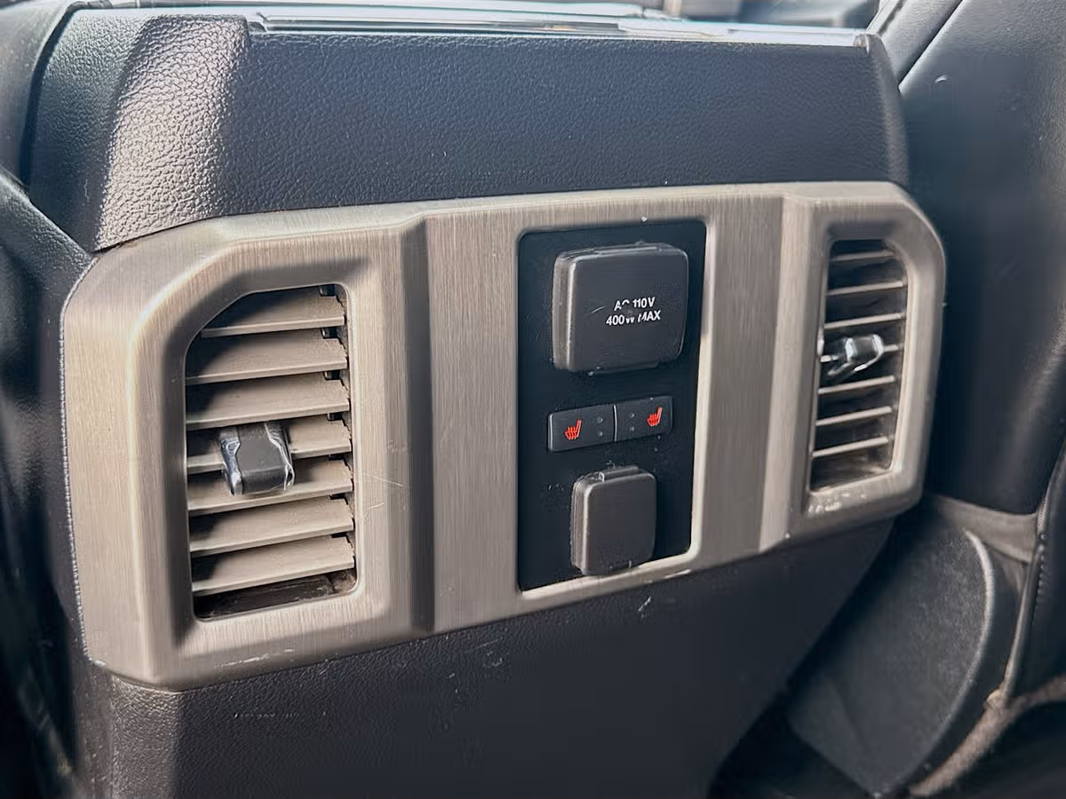 2017 Ford F-350 Super Duty Platinum Crew Cab Image 27